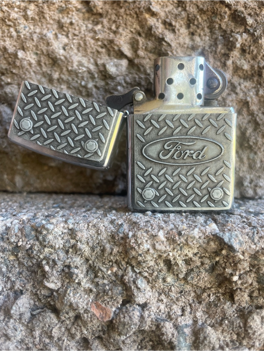 Vintage Ford Diamond Plate Emblem Zippo - Picture 2 of 8